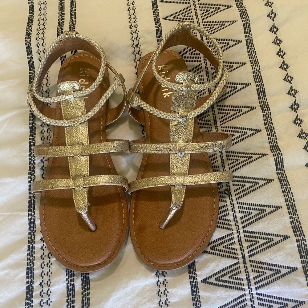 KidPik gladiator gold shimmer sandals with braided detail. Size 5 kids Like new
